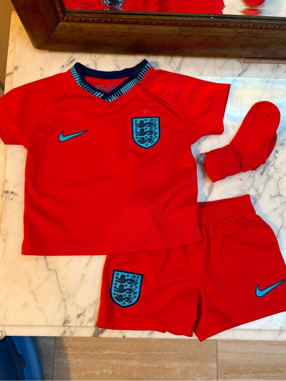 Nike Kids Red England Football Kit with Blue Accents 9-12 m